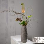 vaso di design con fiori