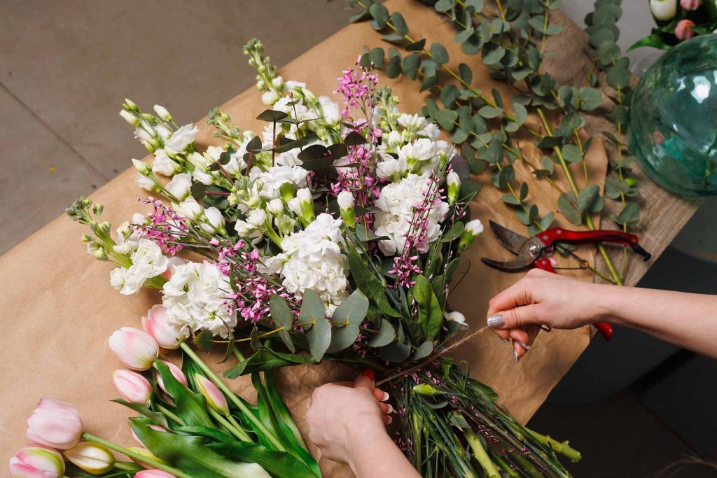 Realizzazione di bouquet di fiori freschi personalizzato
